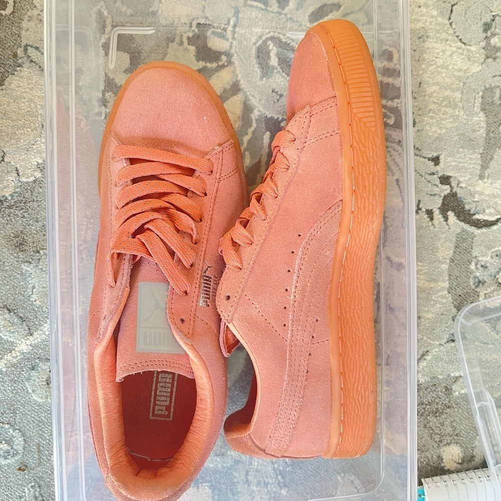 Pink suede pumas